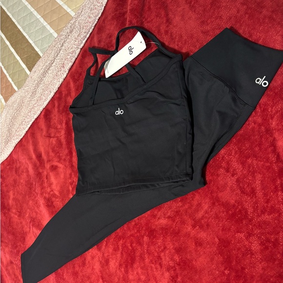ALO Yoga Leggings and Top Set - Picture 4 of 6